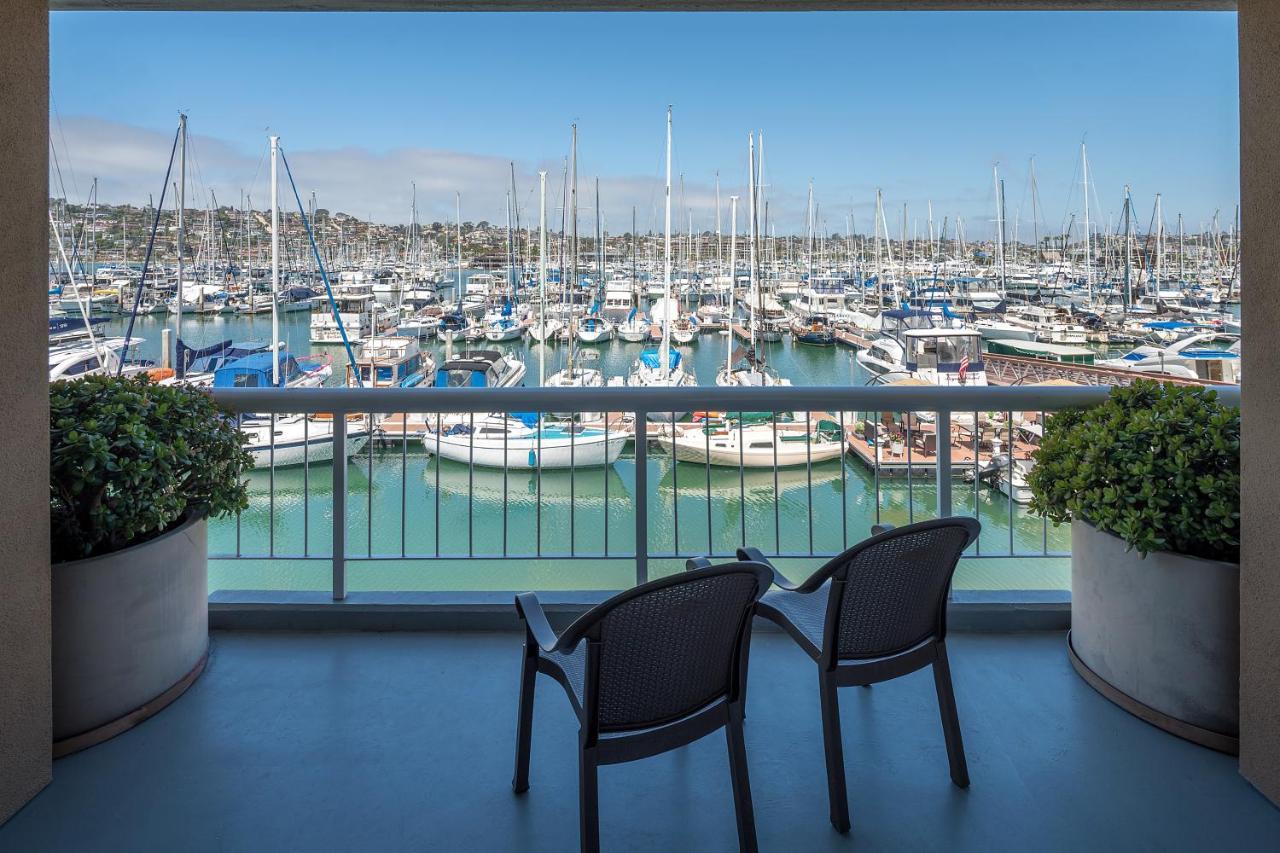 Bay Club Hotel And Marina Сан-Диего Экстерьер фото