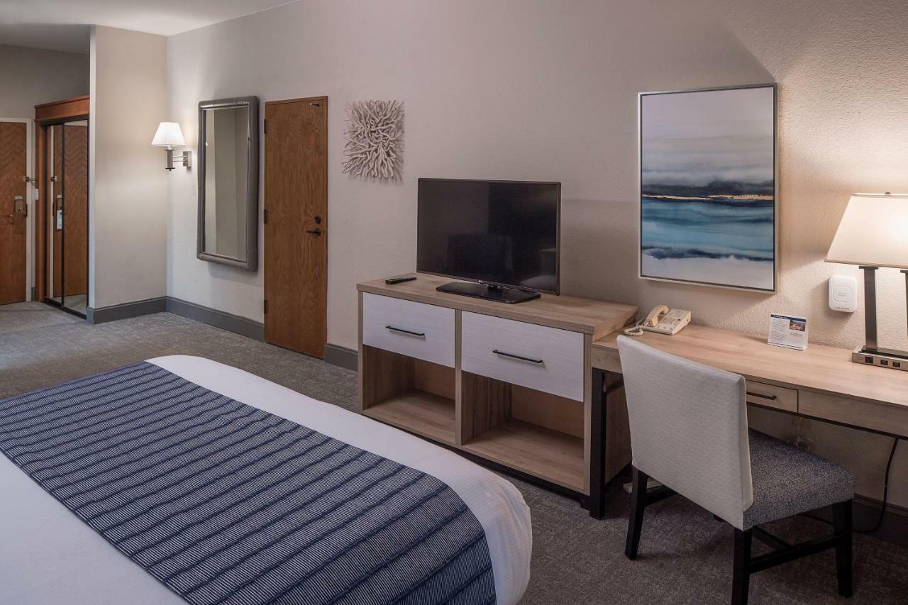 Bay Club Hotel And Marina Сан-Диего Экстерьер фото